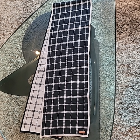 Coach Scarf - Picture 3 of 9